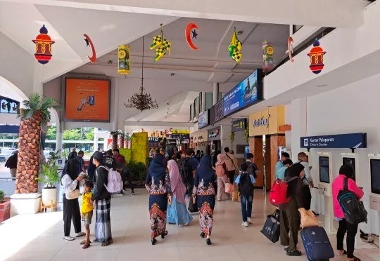 Puncak-Arus-Mudik-KAI-Daop-8-SurabayaCatat-49.000-Penumpang-1