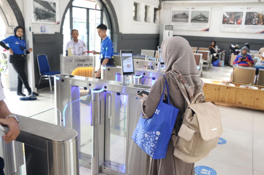 KAI-109-Juta-Pelanggan-Gunakan-Face-Recognition-3-4